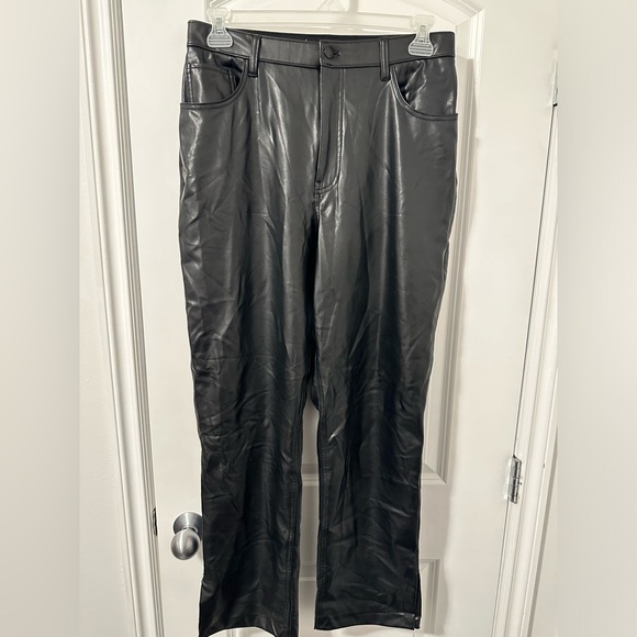 Abercrombie & Fitch Curve Love Vegan Leather 90s Straight Pant - Picture 7 of 9